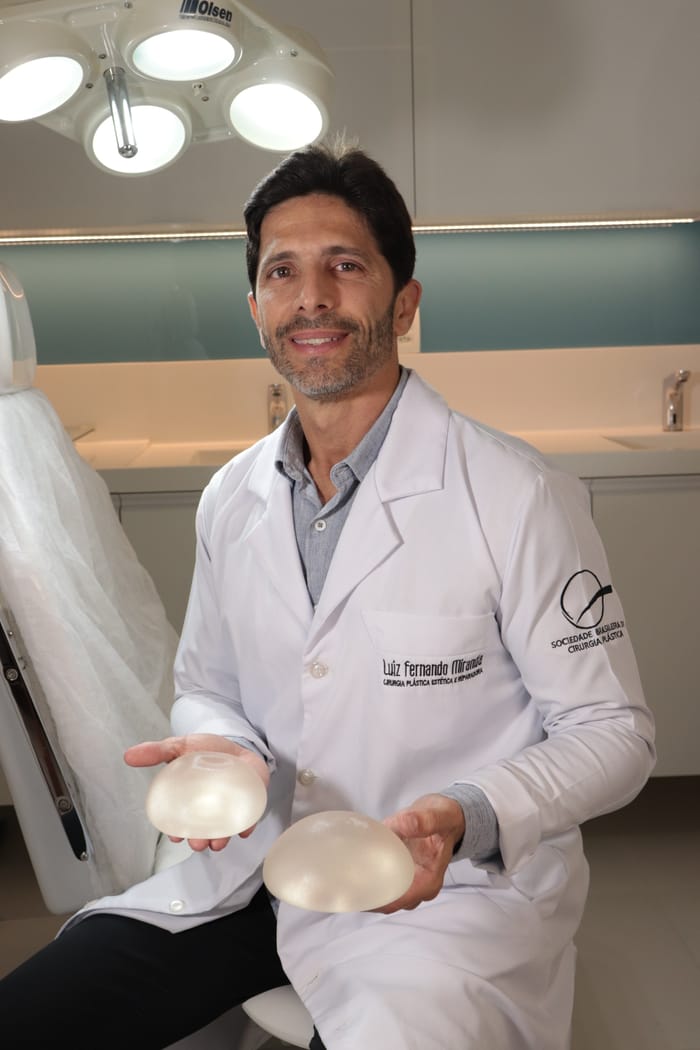 Dr. Luiz Miranda no centro cirúrgico